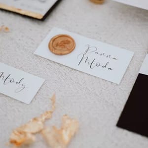 Zaproszenie ślubne, biało czarne, QR kod, odtwarzanie, cały zestaw, winietka, złoty lak, złoty stempel