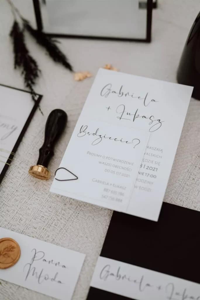 Zaproszenia ślubne, winietki, czarna koperta, winietka złoty lak, dodatkowa karta